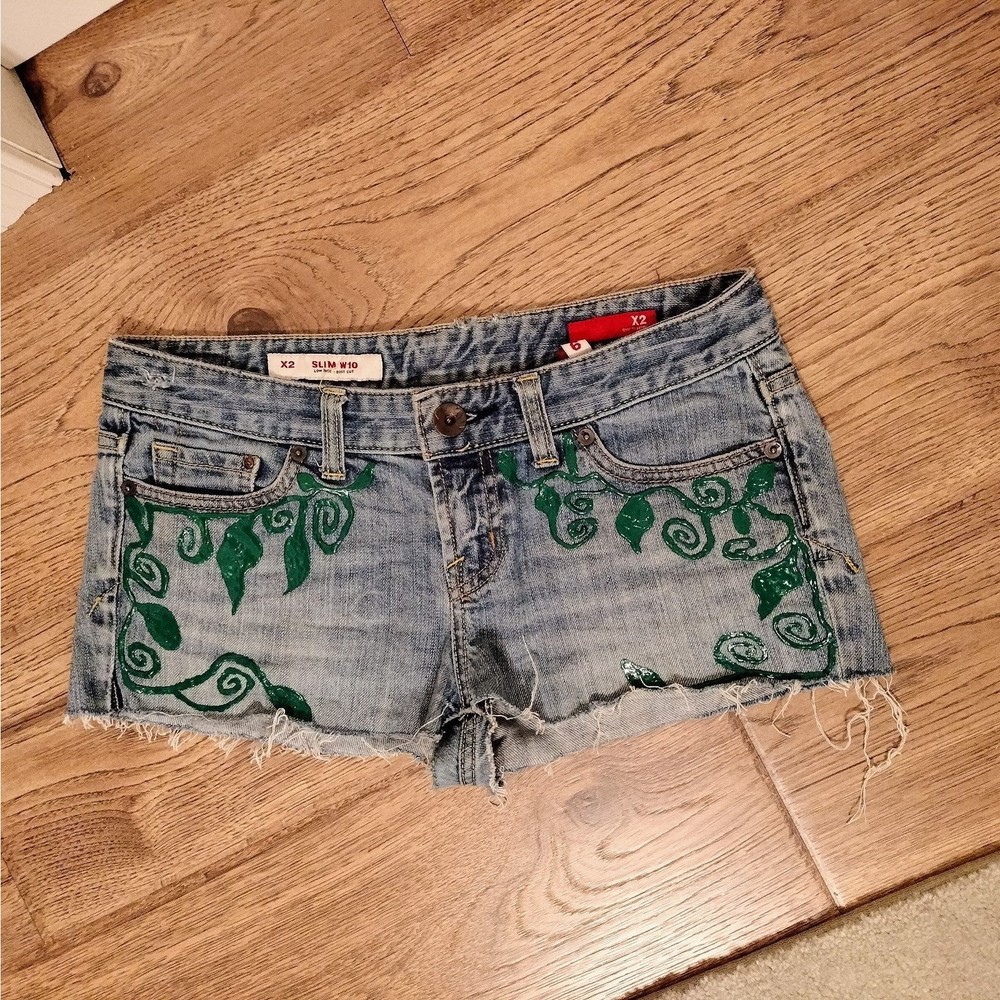 Handcrafted X2 Slim W10 SZ 6 Regular Women's Painted Leaves & Vines Jean Shorts